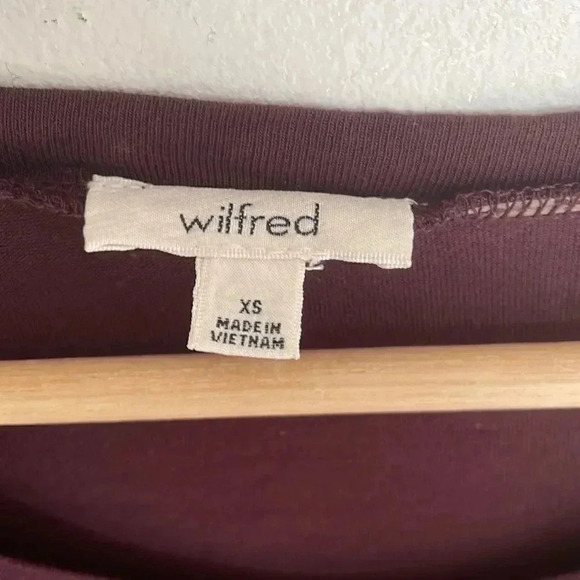 Aritzia  | Wilfred Plumb/Wine Peplum Top - Picture 4 of 5